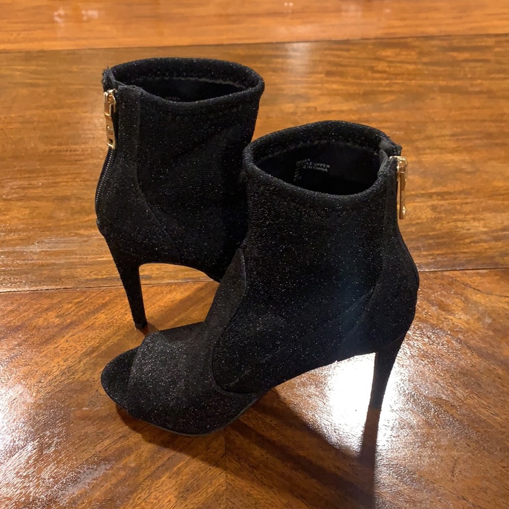 Guess Booties - Picture 4 of 7